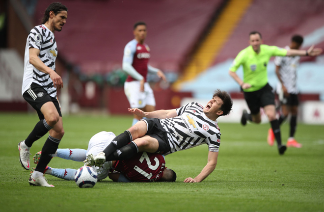 Maguire dính chấn thương mắt cá trong trận đấu với Aston Villa