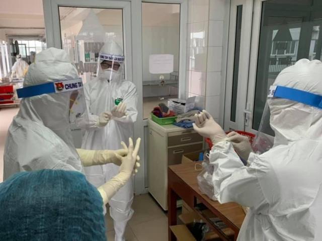 Tin tức trong ngày - Công bố thêm 28 ca mắc COVID-19, trong đó có 3 nhân viên trung tâm chăm sóc sức khỏe