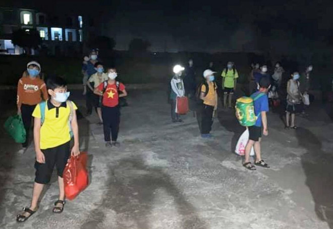 Các em học sinh lớp 6 học cùng lớp với nam sinh Đ. đã được đưa đi cách ly ngay trong đêm