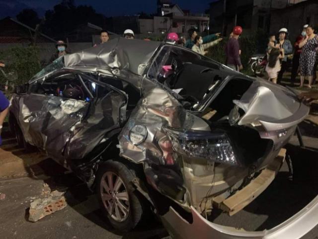 Tin tức trong ngày - Xe con bị xe tải "vò" nát, người phụ nữ chết thảm