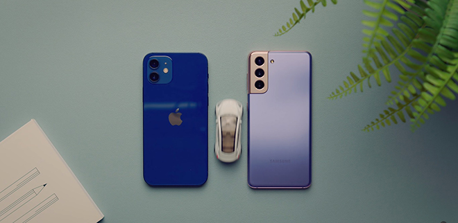 iPhone 12 (trái) và Galaxy S21 (phải).