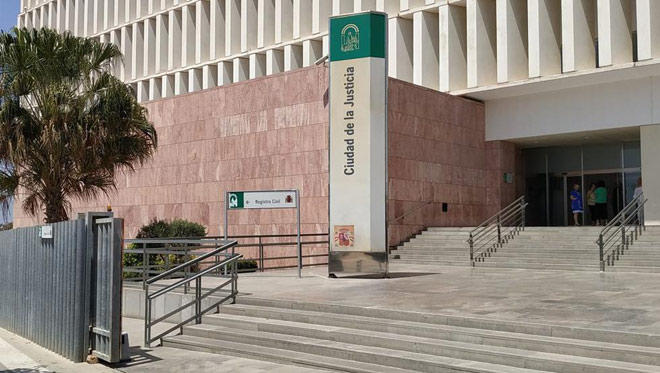 Tòa án ở Malaga xét xử 2 cầu thủ của đội bóng El Paco B vì tội cố ý giết người