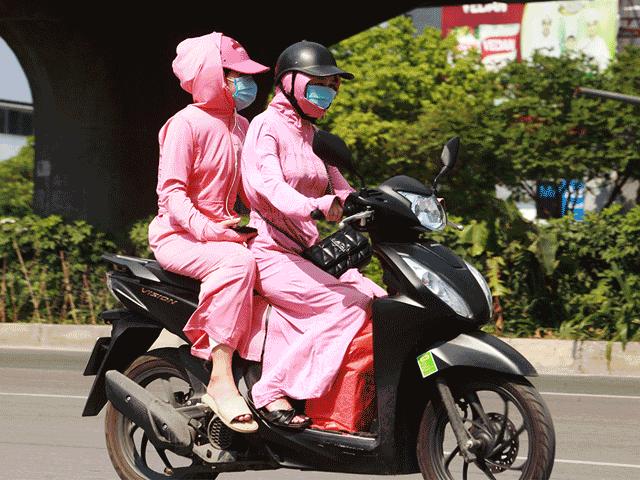 Tin tức trong ngày - Người dân Thủ đô dùng mọi cách “né” nắng nóng đầu mùa