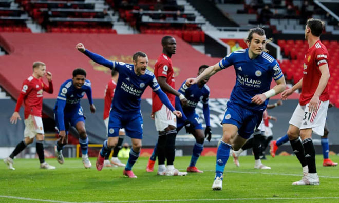 Trung vệ Caglar Soyuncu đánh đầu tung lưới MU giúp Leicester City thắng 2-1
