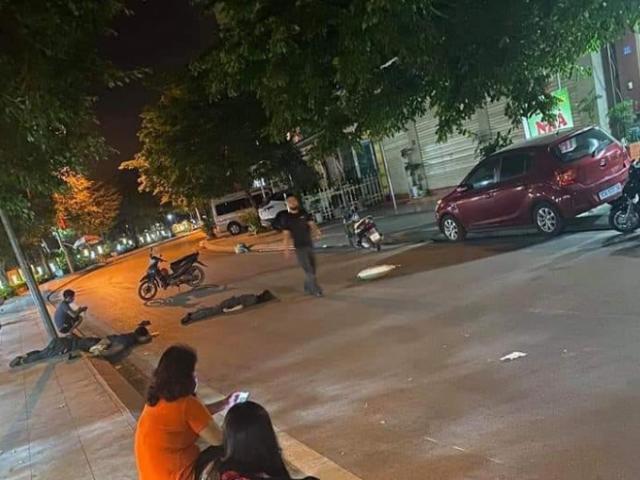 Tin tức trong ngày - Xe máy chở 3 cô gái tự gây tai nạn, 2 người chết tại chỗ, 1 người nguy kịch