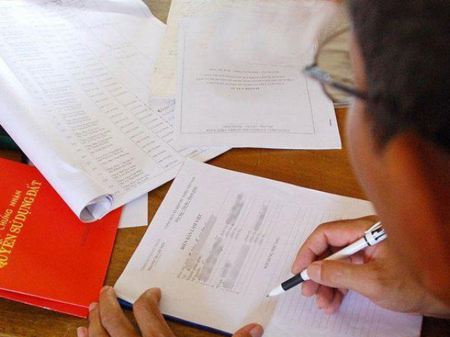 Kinh doanh - Không đổi sổ đỏ sang sổ hồng có sao không?