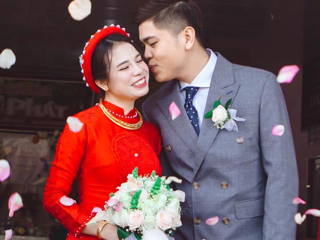 Bạn trẻ - Cuộc sống - Đi cách ly, cô gái chủ động "cưa cẩm" và cưới luôn chàng y sĩ chăm sóc mình