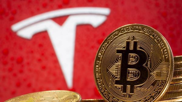 Bitcoin đã tăng giá khi mọi người có thể dùng nó để mua xe Tesla, giờ thì ngược lại. Ảnh: CNBC.