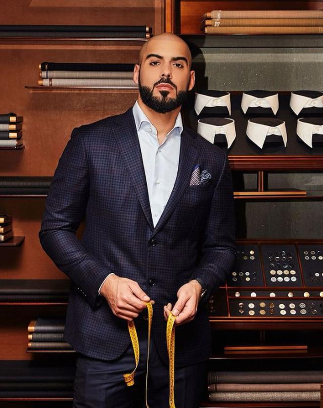 Hiện tại anh chàng không còn giữ được vẻ đẹp gây xao xuyến như xưa, đồng thời cũng chuyển sang phong cách phương Tây hơn.