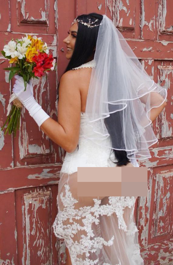 Chiếc váy cưới khoe vòng 3 lộ liễu của cô dâu khiến khách mời hoảng hốt - 2