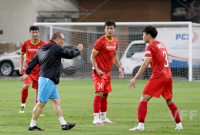 ĐT Việt Nam họp kín hơn 30 phút, thầy Park sợ lộ chiến thuật đua vé World Cup - 4