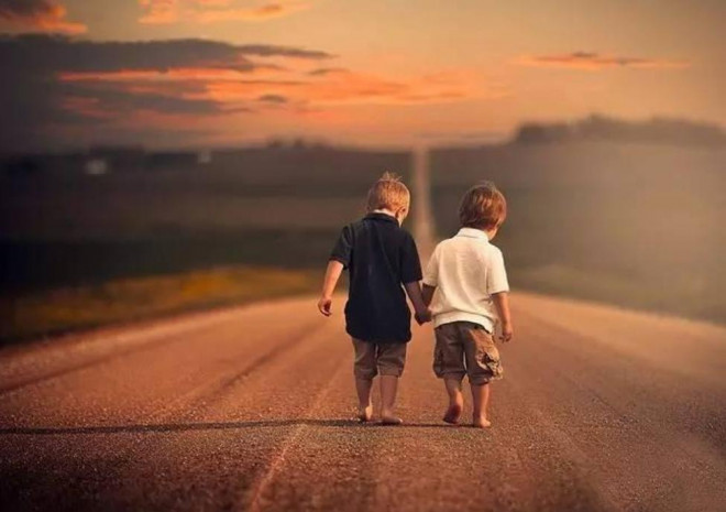 Thấy con không thích tiếp xúc, yếu về kỹ năng xã hội, bố mẹ hãy cải thiện ngay bằng 3 cách cực kỳ hữu ích này - 1