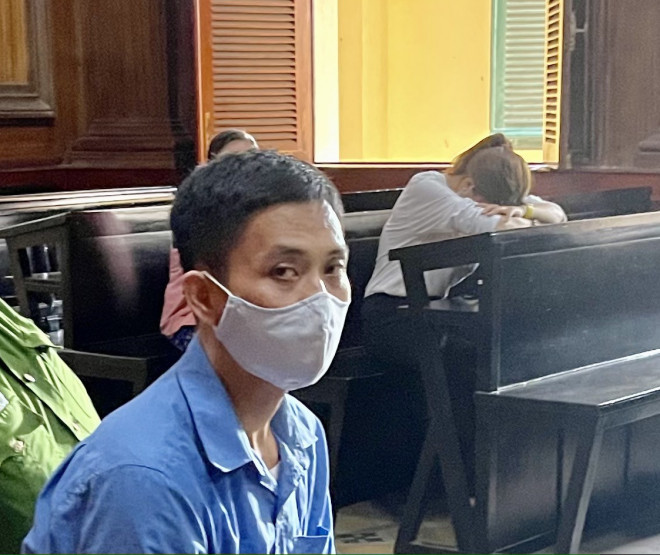 Nguyễn Ngọc Tuyến tại phiên xử sáng nay. Ảnh: Hoàng Yến