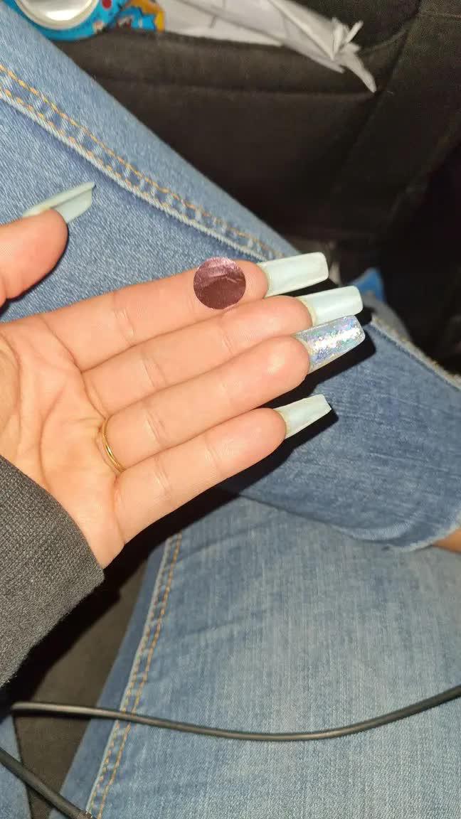 Thực chất lỗ đen đó chỉ là một miếng dán mà thôi.