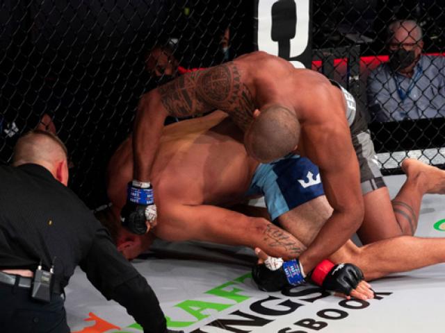 Thể thao - Đang đánh "thương" đối thủ dừng tay, dính cú phản đòn thua sốc ở MMA