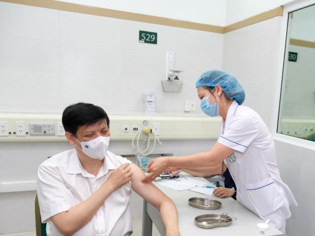 Sức khỏe đời sống - Bộ trưởng Bộ Y tế: Triển khai đợt 3 tiêm vắc xin phòng COVID-19, tiếp tục đảm bảo "tiêm tới đâu an toàn tới đó"