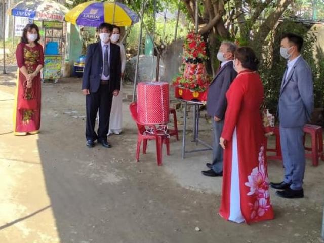 Tin tức trong ngày - Tin tức 24h qua: Lễ ăn hỏi đặc biệt ở chốt kiểm dịch COVID-19