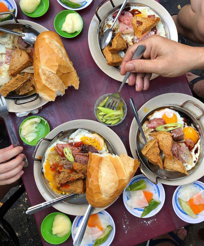 Bánh mì chảo tồn tại hơn 50 năm hấp dẫn bao thế hệ thực khách - 5