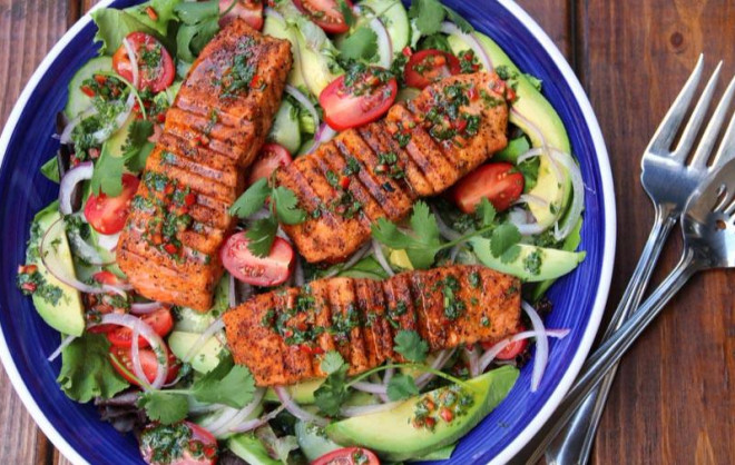 Một đĩa salad có thể chính là "thần dược" cho bạn trong những lúc căng thẳng - Ảnh minh họa từ Internet