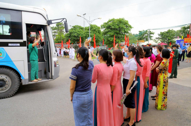 Quảng Ninh cử 200 cán bộ y tế hỗ trợ Bắc Giang chống dịch COVID-19 - 4