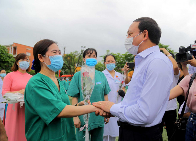 Quảng Ninh cử 200 cán bộ y tế hỗ trợ Bắc Giang chống dịch COVID-19 - 3