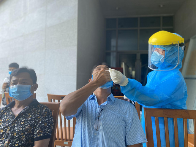 TP Đà Nẵng đã lấy mẫu xét nghiệm cho hơn 1.400 cán bộ, công chức, người lao động làm việc tại Trung tâm Hành chính TP và tất cả đều cho kết quả âm tính với SARS-CoV-2