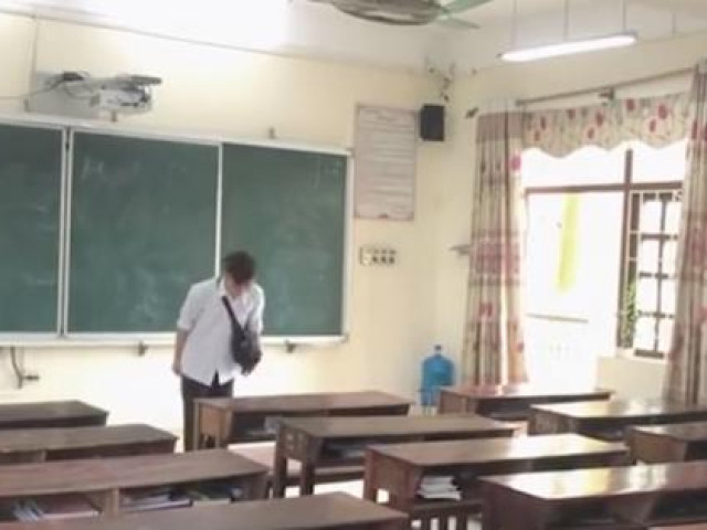 Giáo dục - du học - Clip ghi lại khoảnh khắc của buổi học cuối cùng khiến người xem cảm thấy rưng rưng