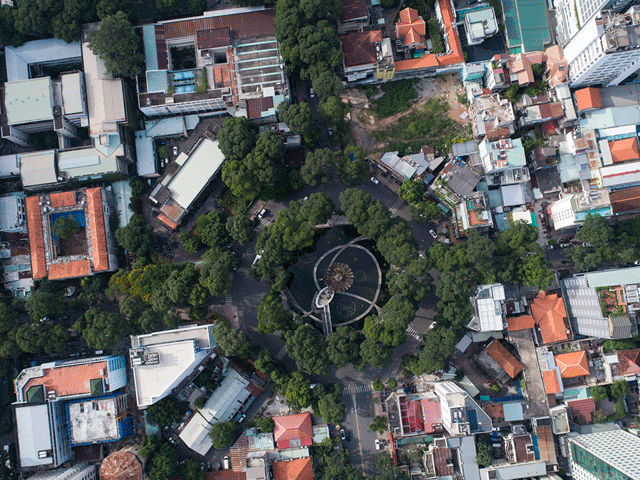 Tin tức trong ngày - Hình ảnh vỉa hè "rách nát" quanh hồ nổi tiếng bậc nhất Sài Gòn được đề xuất "thay áo" mới bằng 50 tỉ đồng