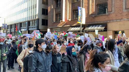 Người biểu tình xuống phố thể hiện sự ủng hộ dành cho Palestine tại TP Chicago - Mỹ vào ngày 12-5 Ảnh: REUTERS
