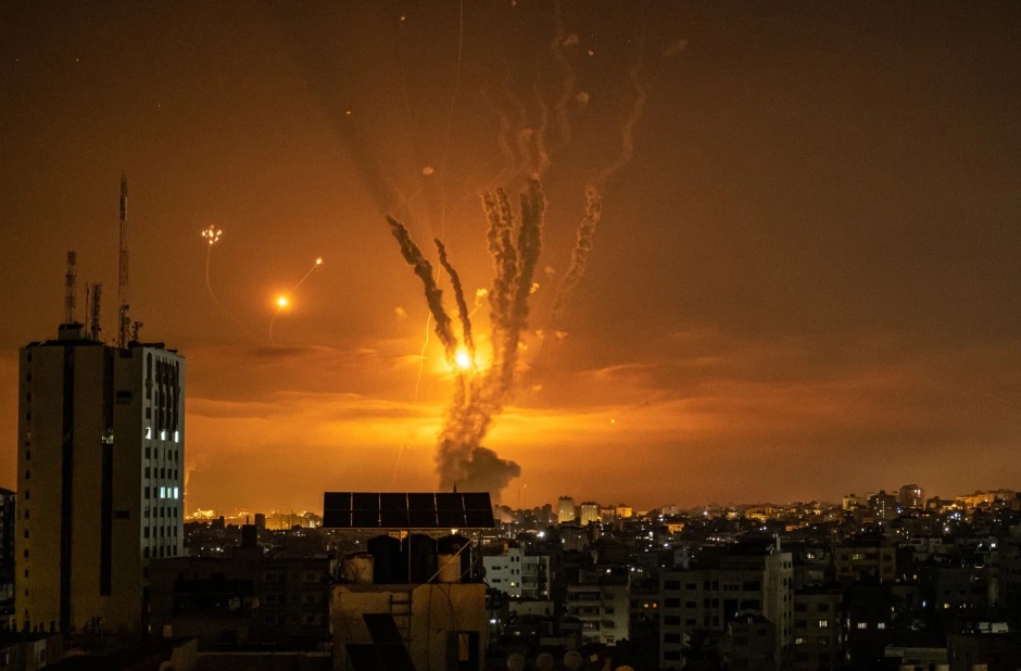 Chùm ảnh: Dải Gaza hỗn loạn sau các đợt nã rocket qua lại giữa Israel và Hamas - 1