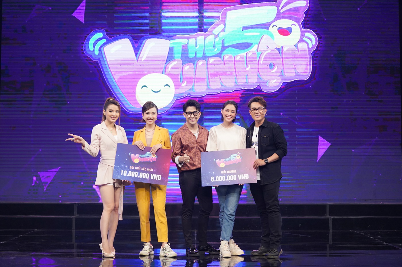 Hoa hậu Tiểu Vy sợ "xanh mặt", suýt khóc trên sân khấu khi lần đầu tham gia gameshow - 7