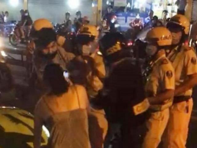 Tin tức trong ngày - Nóng trong tuần: Nam thanh niên chạy siêu xe Ferrari 488 GTB la hét, xúc phạm CSGT