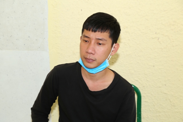 Nguyễn Tấn Đạt tại cơ quan công an