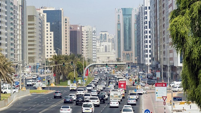 Hiện nay, Abu Dhabi có 18.400 triệu phú, 870 đa triệu phú và 3 tỷ phú. Nơi đây nắm giữ 145 tỷ USD tài sản cá nhân. 
