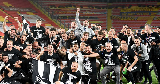 Hiệu số bàn thắng bại nhỉnh hơn giúp thầy trò Sergen Yalcin đăng quang