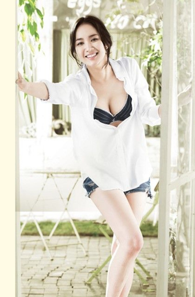 Park Min Young sinh năm 1986, là diễn viên kiêm người mẫu Hàn Quốc. Người đẹp 8X từng là gương mặt quảng cáo đồ lót được yêu thích nhất.
