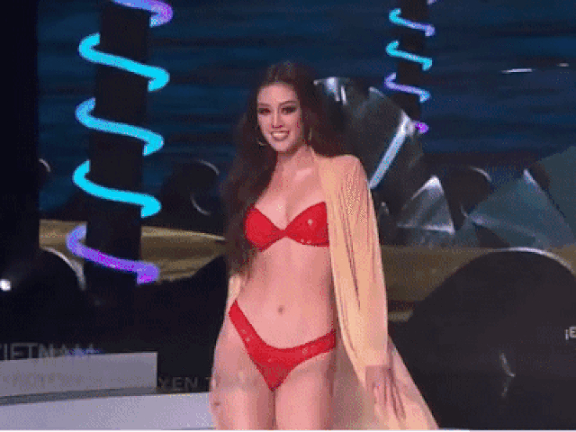 Khánh Vân khoe body nóng bỏng trong phần thi áo tắm ở Chung kết Miss Universe 2020