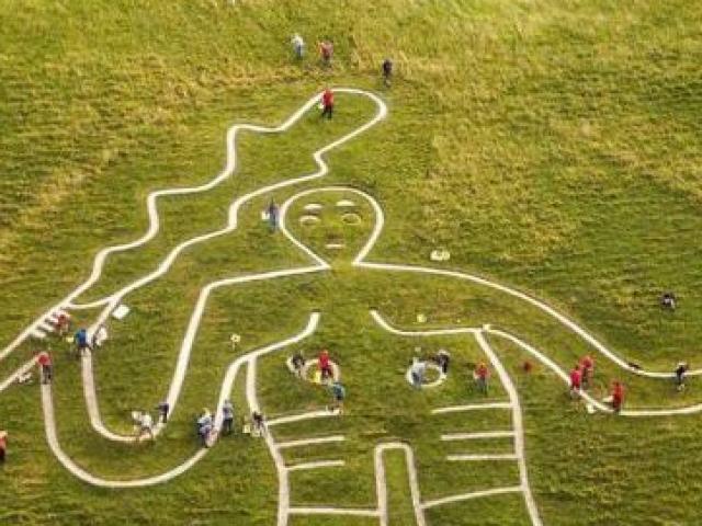 Du lịch - Giải mã hình vẽ người đàn ông khỏa thân khổng lồ trên sườn đồi ở Anh