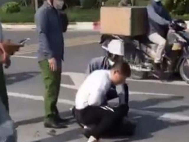 Tin tức trong ngày - Tin tức 24h qua: Chiến sĩ công an thờ ơ đứng nhìn tài xế taxi bị thương vật lộn với tên cướp