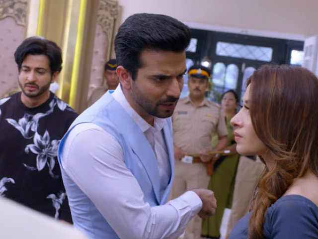 Giải trí - Siêu sao bóng chày buộc phải kết hôn và mất một nửa gia tài vì muốn cứu anh trai thoát án