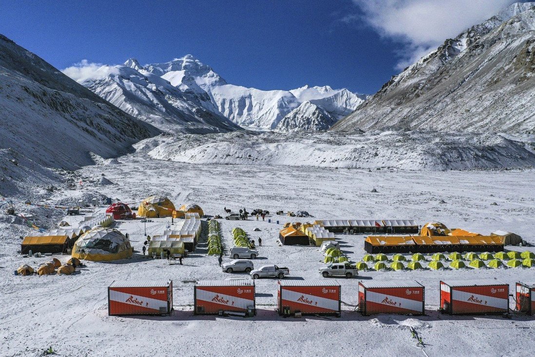 Trung Quốc đã hủy mùa leo núi trên đỉnh Everest.