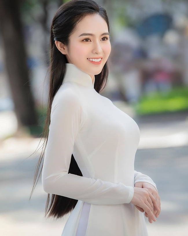 Trịnh Thị Ái Phi (sinh năm 2000) nổi tiếng mạng xã hội với biệt danh "bản sao Lưu Diệc Phi" (nữ diễn viên nổi tiếng của Trung Quốc). 
