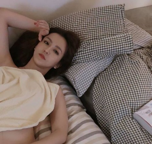 Nữ thần Đài Loan khiến fan "tan chảy" với bức ảnh chụp trên giường - 3