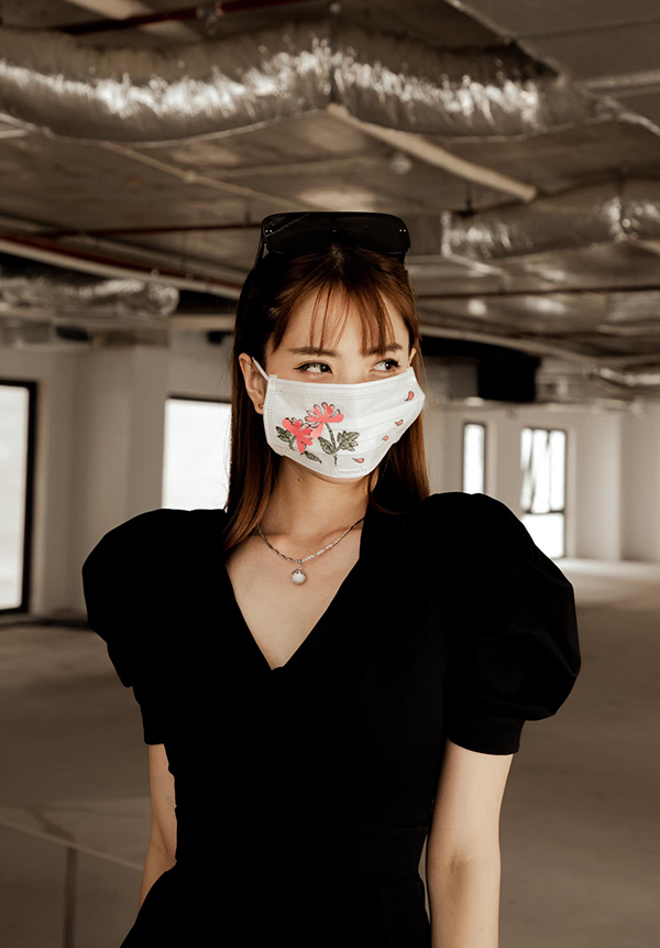 Hoa khôi Trăm Nguyễn