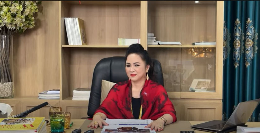 Bà Phương Hằng cho rằng "khán giả là người nuôi nghệ sĩ"