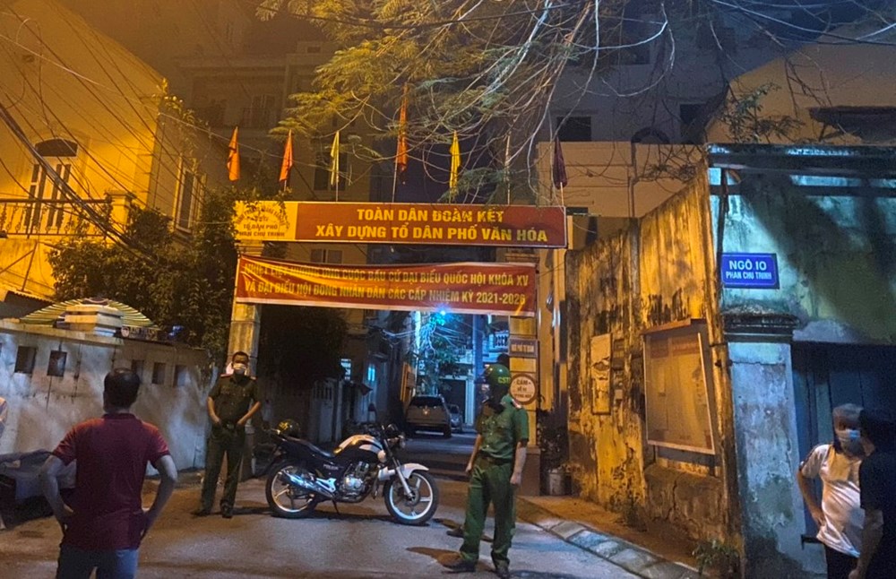 Lực lượng chức năng tạm thời phong toả ngõ 10 Phan Chu Trinh, Hoàng Văn Thụ (Hải Phòng).
