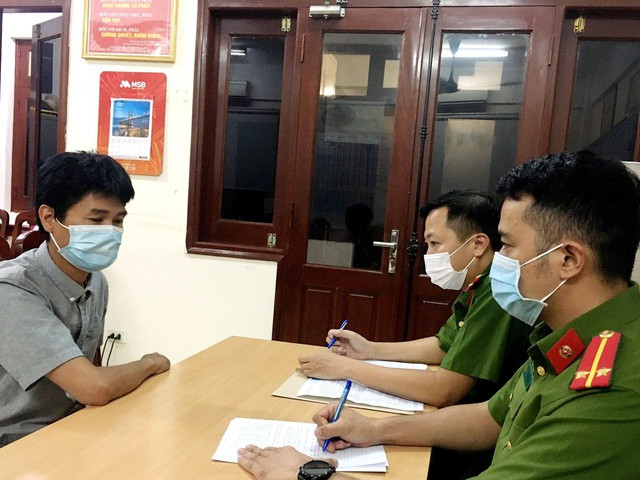 Pháp luật - Mâu thuẫn tình cảm, người đàn ông cầm búa "choảng" đối thủ