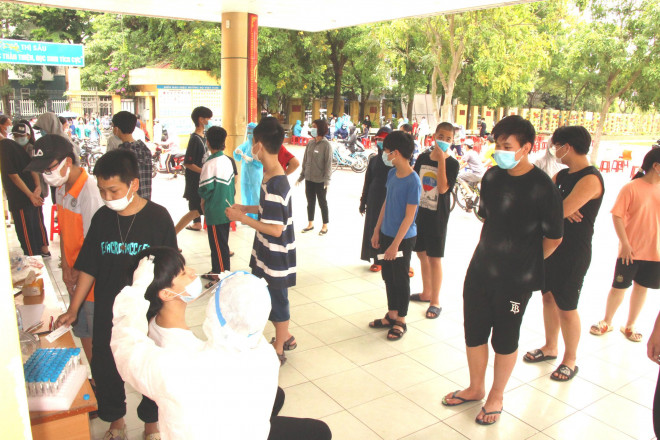 ... đến tiền sảnh