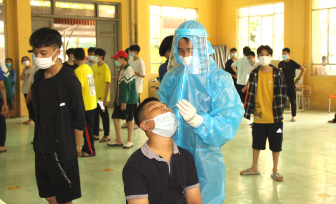 1 học sinh dương tính, cả nghìn thầy trò ở Hải Dương phải lấy mẫu xét nghiệm COVID-19 - 13