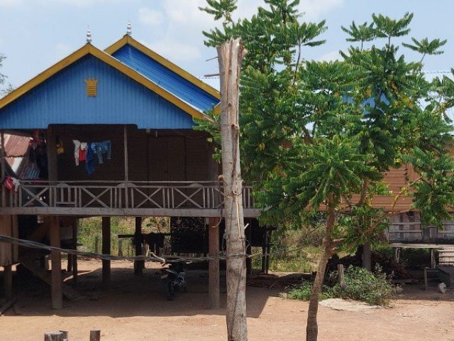 Du lịch - Kỳ lạ phong tục để quan tài độc mộc dưới sàn nhà của người Bahnar